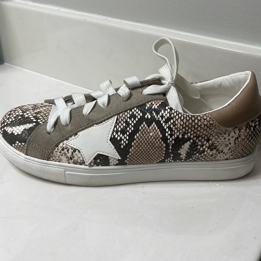 Shoes - Picture 3 of 4